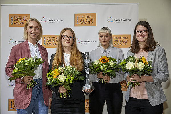 Lina Peters (ganz links) wurde mit dem 2. Preis ausgezeichnet. (Bild: Saxonia Woman Award) Lina Peters (ganz links) wurde mit dem 2. Preis ausgezeichnet. (Bild: Saxonia Woman Award)