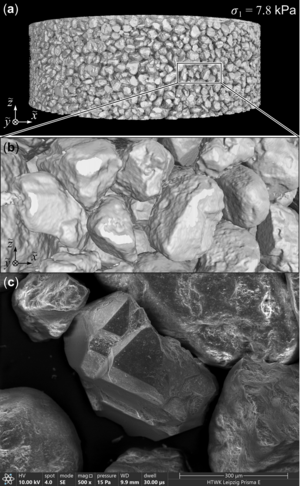 CT-Aufnahme Sand Sandkörner sind vergrößert in schwarz-weiß zu sehen