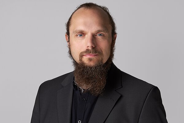 Portraitfoto - wenn Link vorhanden, führt dieser zur Website der Person