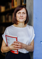 to the profile page in German (Prof. Dr. Katharina Gelbrich)