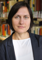 to the profile page in German (Prof. Dr. Katharina Gelbrich)