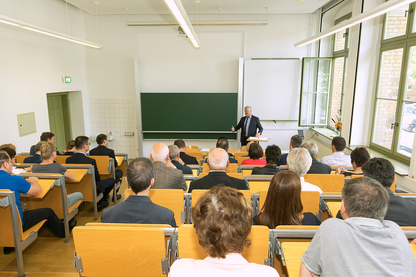 Siegfried Bülow bei seiner Antrittsvorlesung im Wiener-Bau. (Swen Reichhold/HTWK Leipzig) Siegfried Bülow bei seiner Antrittsvorlesung im Wiener-Bau. (Swen Reichhold/HTWK Leipzig)