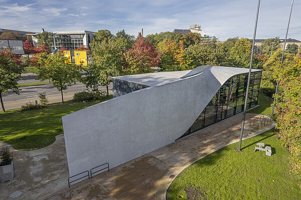 Cube ein graues Haus aus Carbonbeton