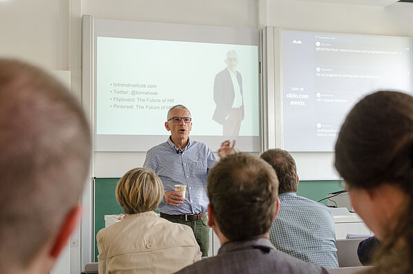 Dieses Jahr mit einer Keynote dabei: Tom Haak vom HR Trend Institute Amsterdam (Niederlande). Er wird Wirkungen technischer Lösungen im Bereich „Employee Experience“ aufzeigen. (Foto: HTWK Leipzig) Dieses Jahr mit einer Keynote dabei: Tom Haak vom HR Trend Institute Amsterdam (Niederlande). Er wird Wirkungen technischer Lösungen im Bereich „Employee Experience“ aufzeigen. (Foto: HTWK Leipzig)