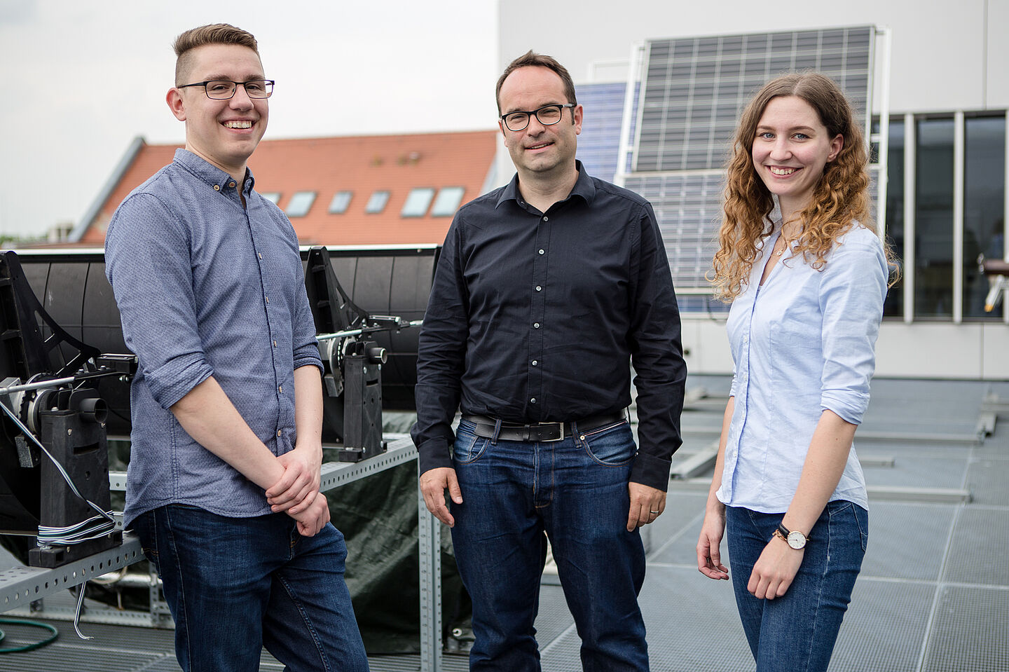 Haben ein Basismodell des deutschen Energieverbrauchs für das internationale  Online-Simulationsprogramm „Energyplan“ erstellt: Martin Hafemann, Prof. Jens Schneider und Stefanie Penzel. (v.l.n.r.; Foto: Robert Weinhold/HTWK Leipzig)