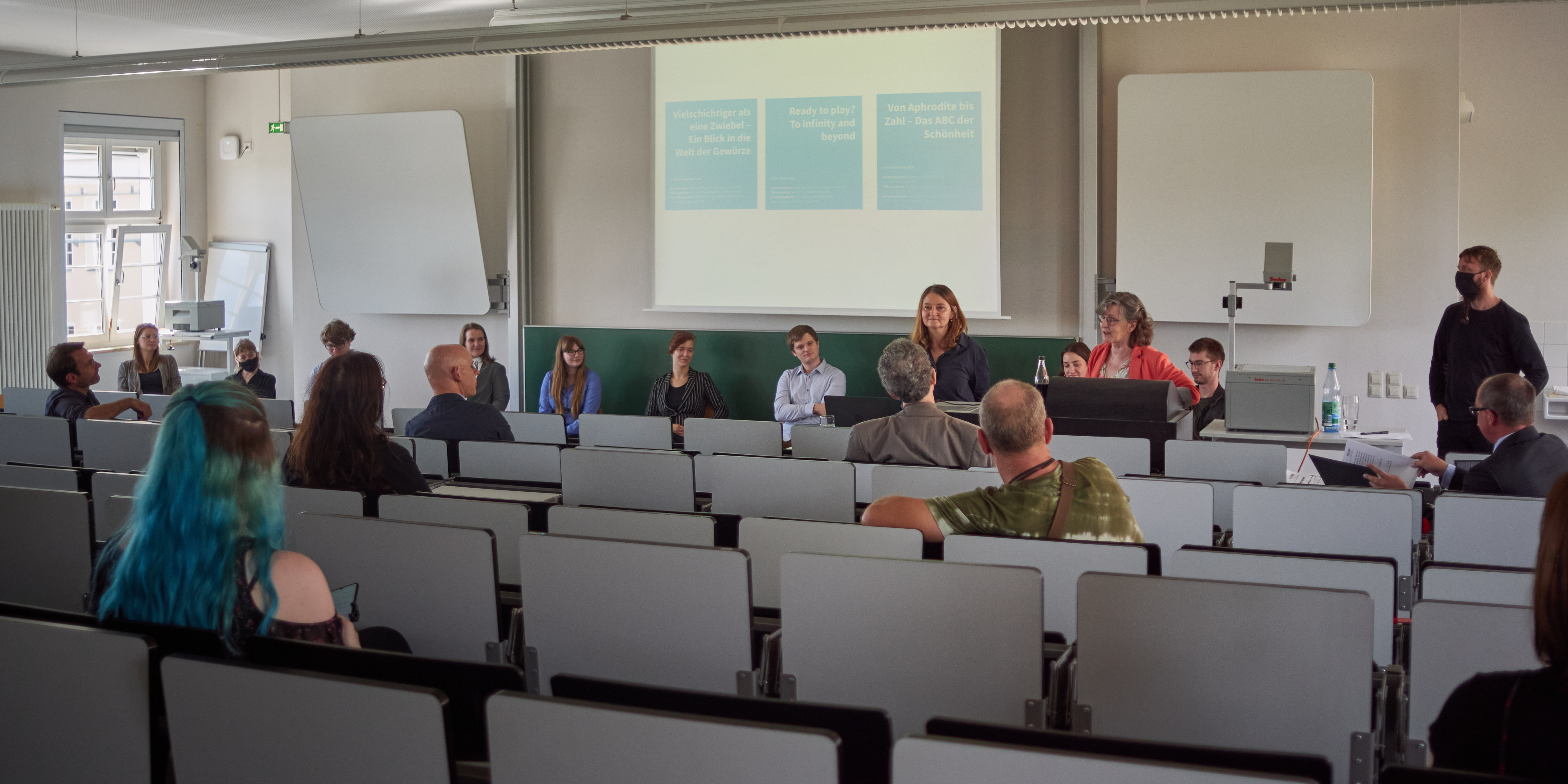 Frau Prof. Dr. Weiß richtet ein Grußwort an die Gäste