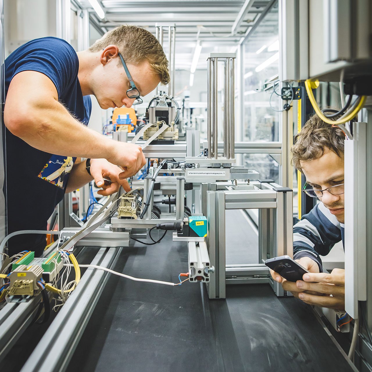 Symbolbild Studiengang Wirtschaftsingenieurwesen Maschinenbau / Energietechnik Master