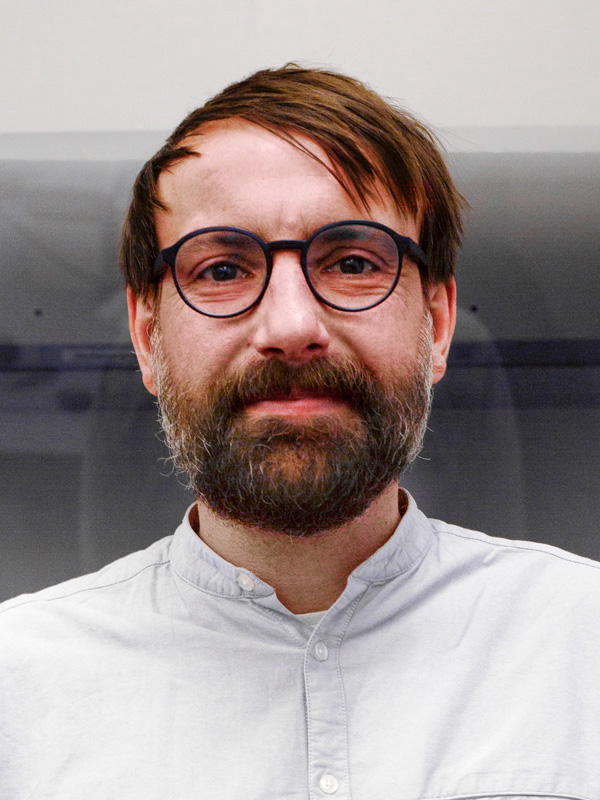 Portät eines Mannes mit Brille